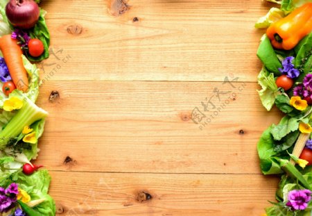 木板上的蔬菜花边图片