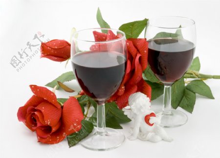 酒杯和玫瑰花