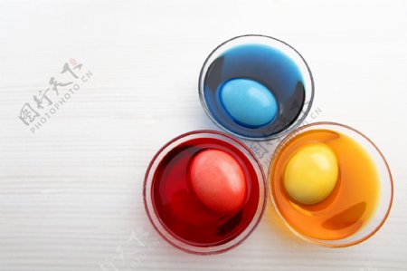 彩色液体中的彩蛋