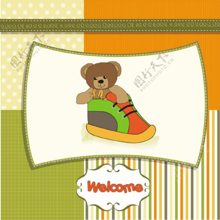 婴儿洗澡卡与玩具熊在鞋