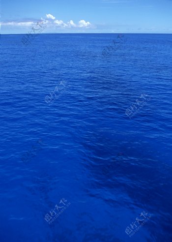唯美蓝色海洋图片