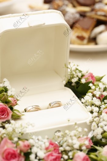 玫瑰花和戒指