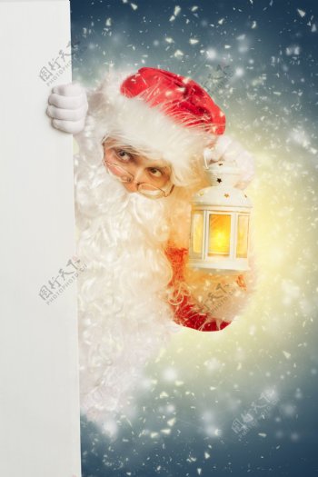 拿着油灯的圣诞老人图片