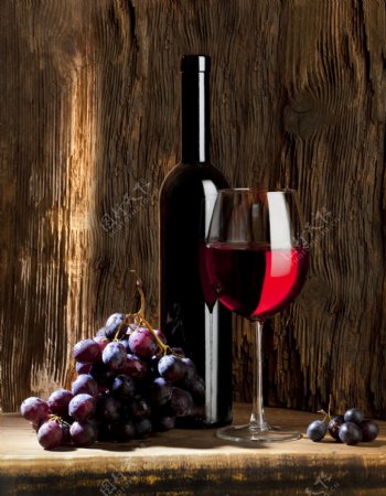 葡萄酒与红酒图片
