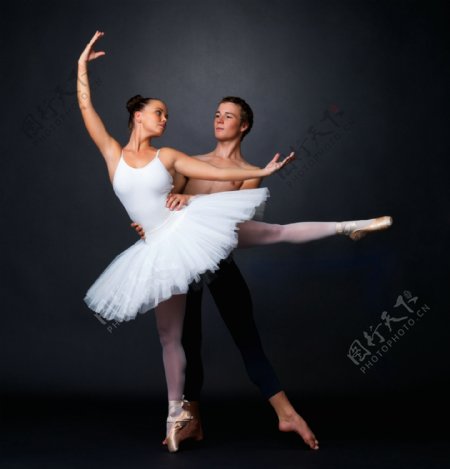 跳芭蕾舞的性感男女图片