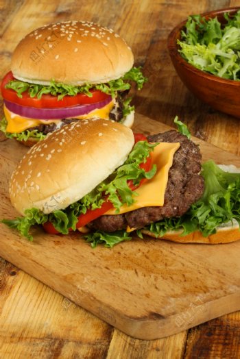 烤肉蔬菜汉堡包图片