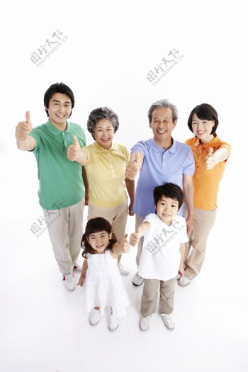 竖起拇指幸福家庭图片