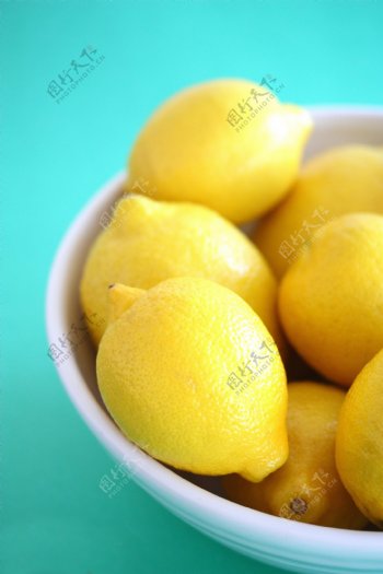 唯美黄色柠檬图片