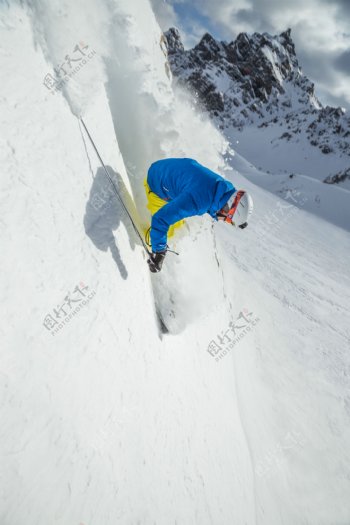 滑雪的男人图片