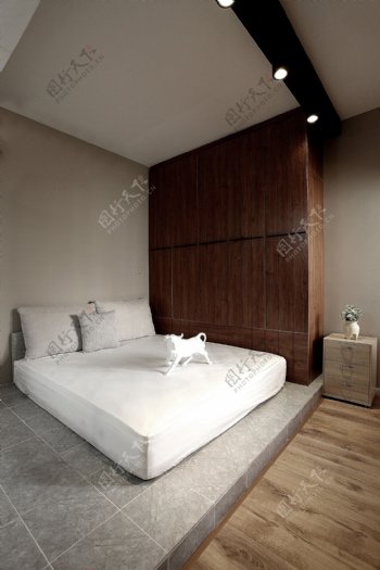 现代简约卧室大床柜子设计图