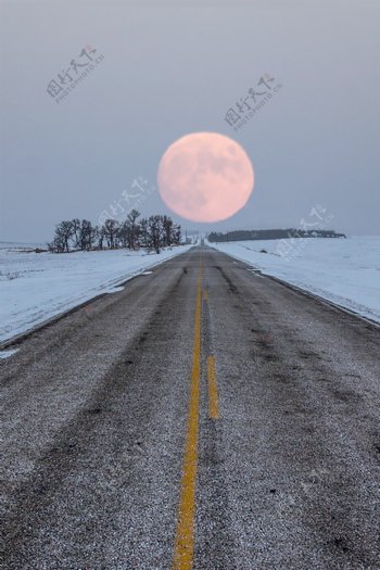 公路直通月球