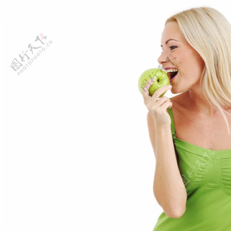 吃苹果的美女图片