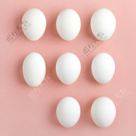 唯美白色鸡蛋背景图片