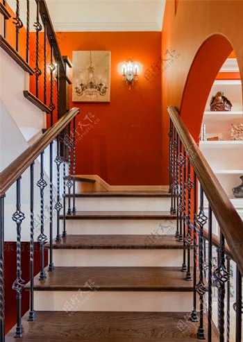 美式橙色楼梯设计图