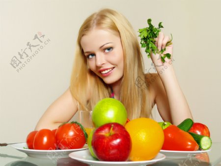 美女蔬菜和水果图片