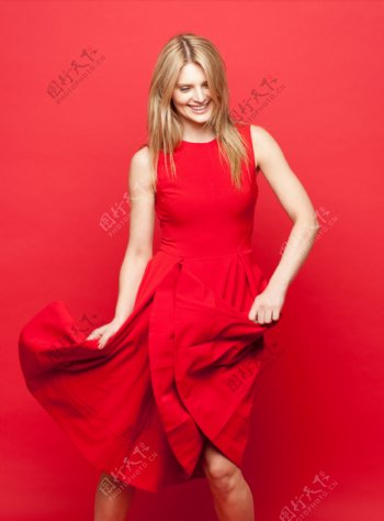 穿红裙子的性感美女图片