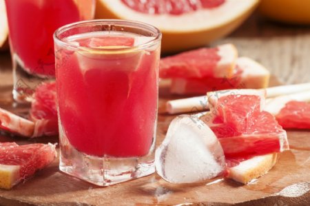 加冰的紅柚饮料