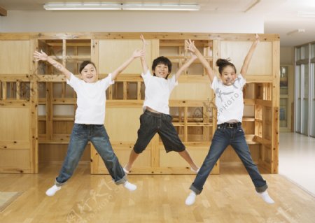 舞蹈课的小学生图片