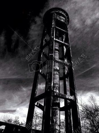 古老的黑色水塔
