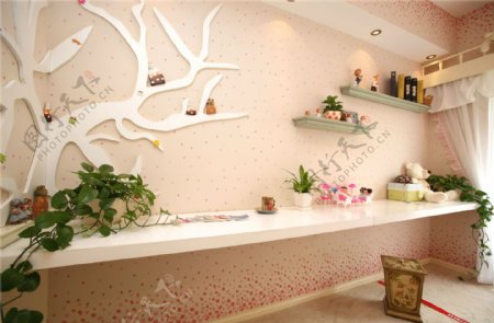 美式时尚室内粉色背景墙设计图