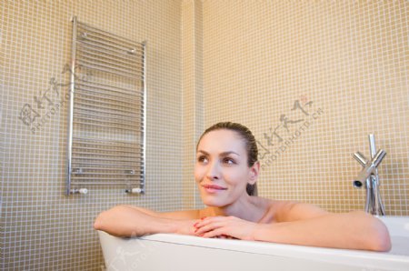 浴缸里的女人高清素材图片