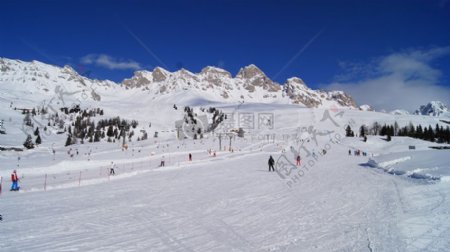 山顶上的滑雪场所