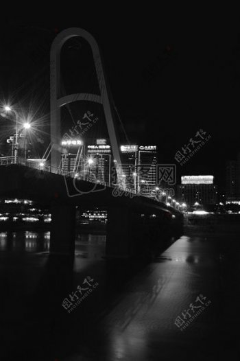 夜幕下的大桥