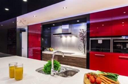 红色开放式厨房设计图片