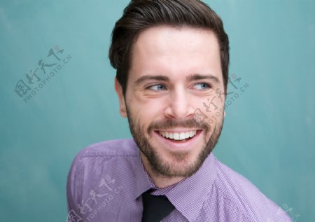 开心微笑的职业男士图片