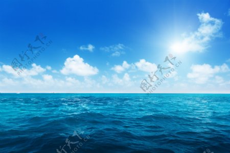 风平浪静蓝色的海图片