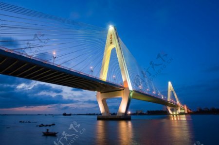 航拍海口世纪大桥夜景图