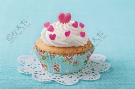粉色心形蛋糕图片