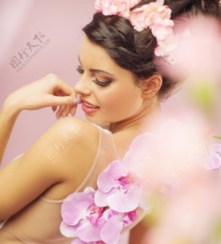 美丽花朵与性感女人图片