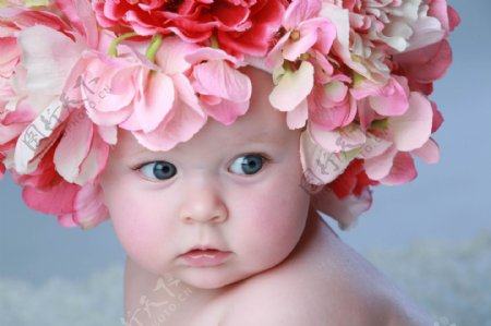 头戴花朵的婴儿图片