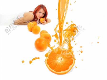 女孩和橙汁图片