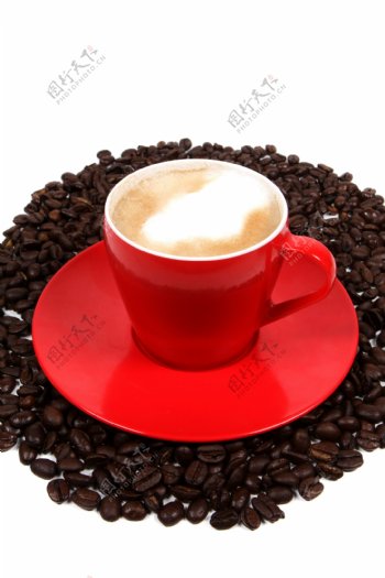 泡沫咖啡与咖啡豆