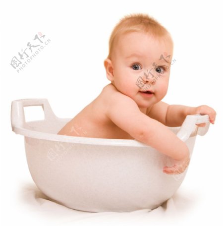 坐在小锅里的婴儿图片