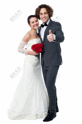 竖大拇指的新婚夫妻图片