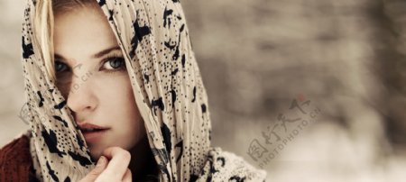 戴着头巾的阿拉伯女人图片