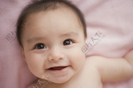 微笑的可爱宝宝图片