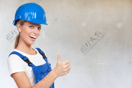 伸大拇指的建筑女工人图片