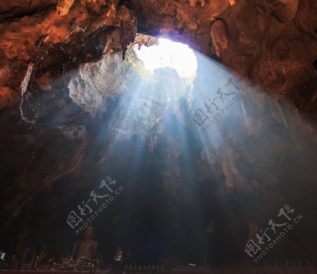 照进洞穴的光芒
