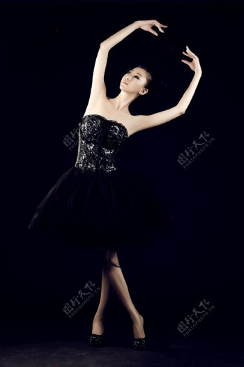 美女舞蹈演员图片