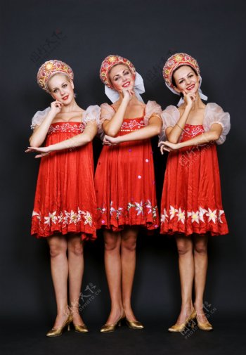 表演舞蹈的俄罗斯女孩图片