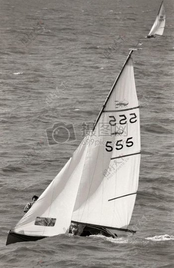 游艇克利夫登倾覆1960年的7304.JPG