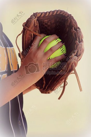 垒球运动员的双手
