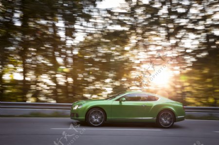 绿色汽车摄影图片