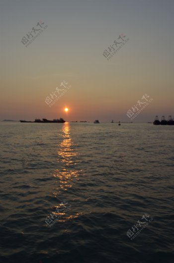 日落海面图片
