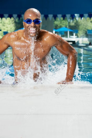 黑人男性游泳运动员高清图片