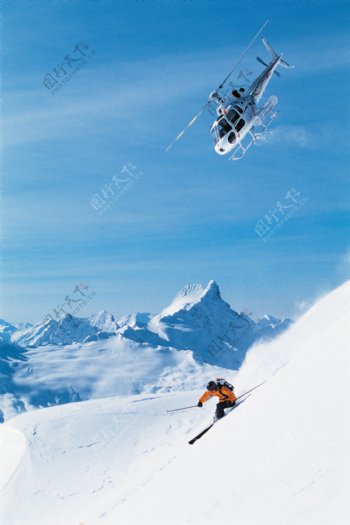 划雪人物与飞机图片